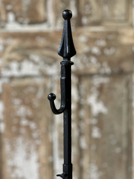 Finial Wreath Holder