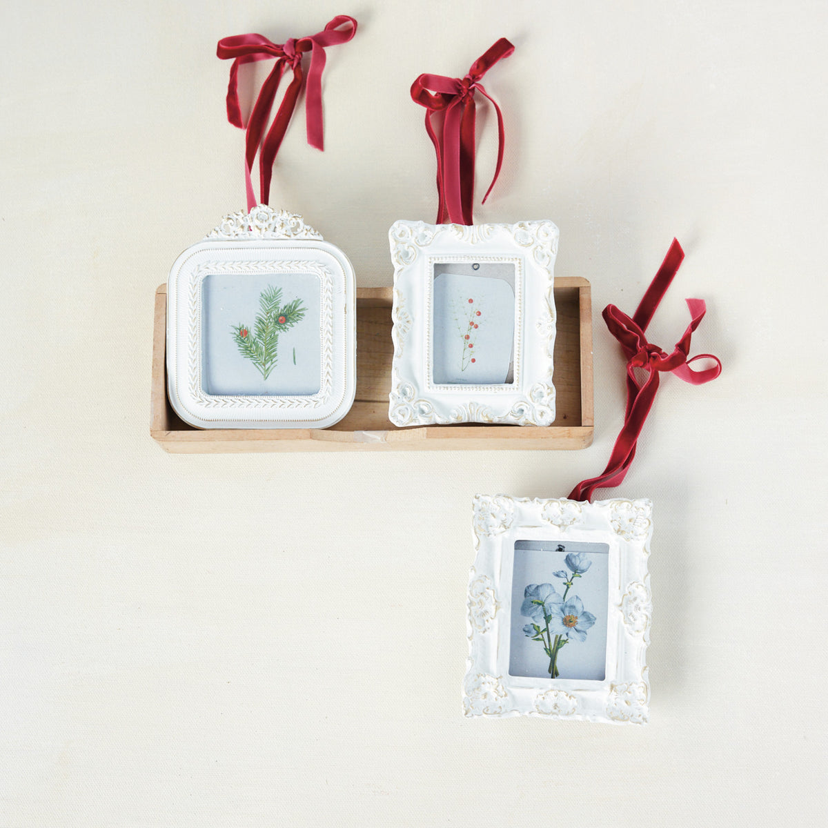Photo Frame Ornament With Velvet Ribbon