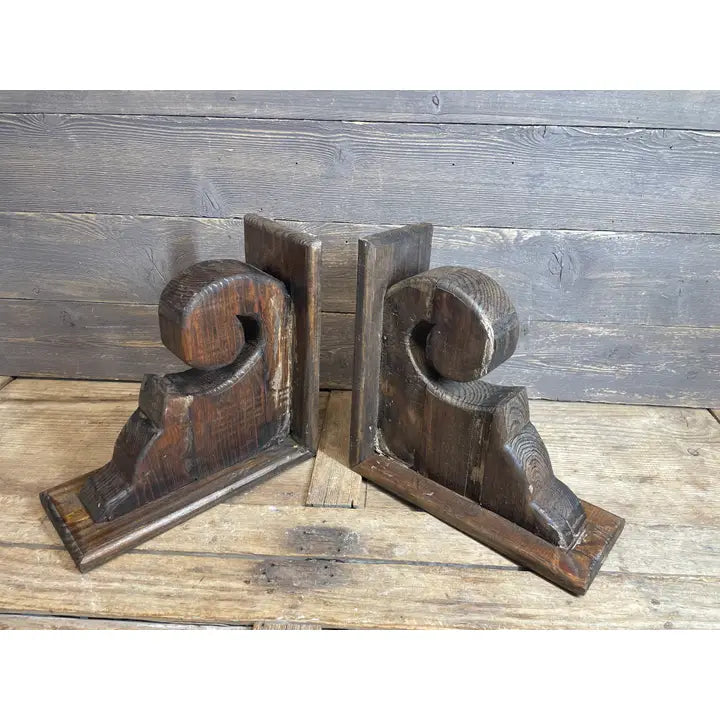 Big Springs Farmhouse Corbel