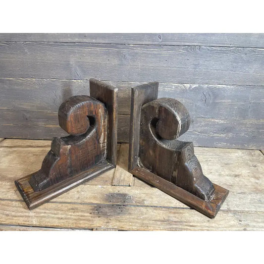 Big Springs Farmhouse Corbel