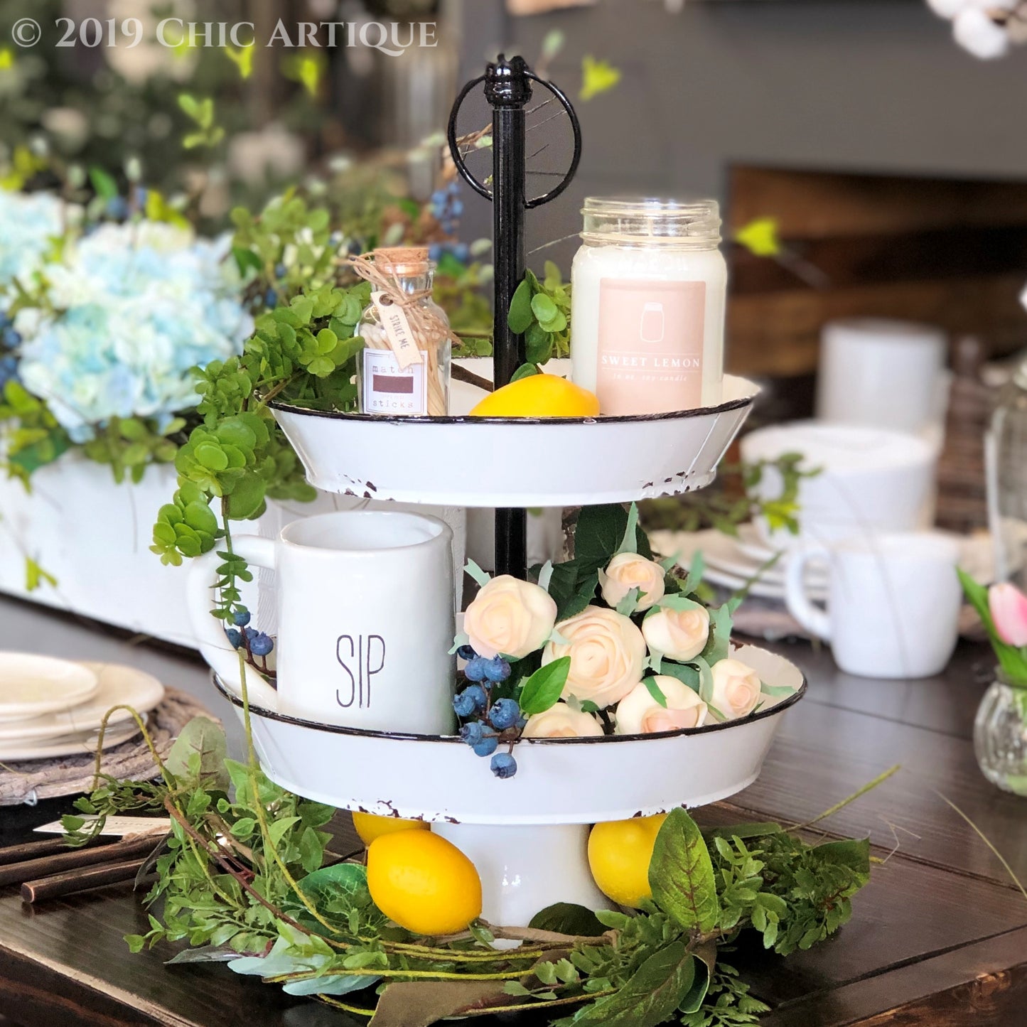 Distressed 2-Tier Pedestal disc