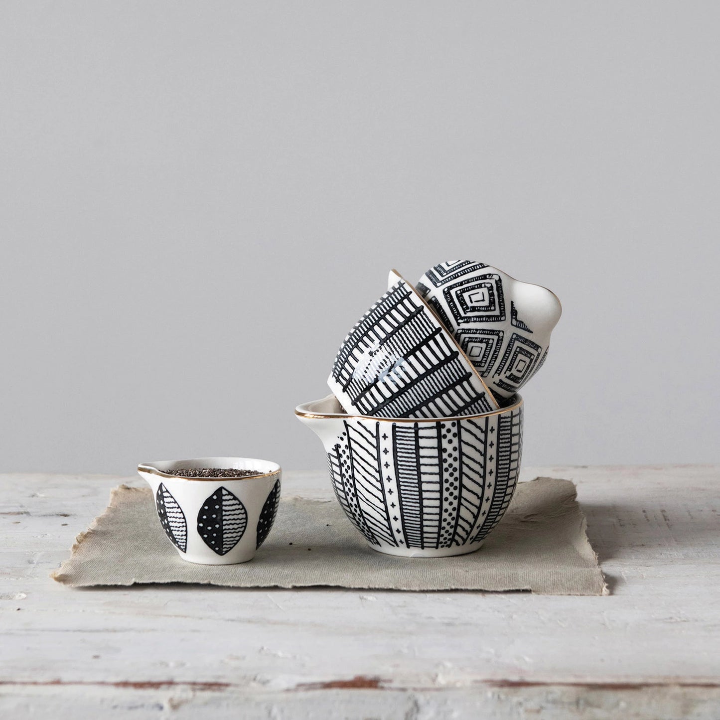Black & White Stoneware Measuring Cups